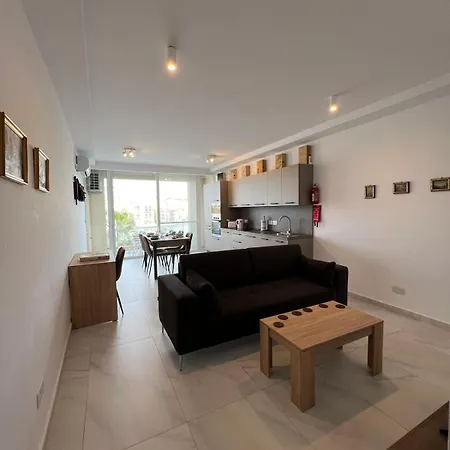 Bay Seafront Apartment Marsaskala