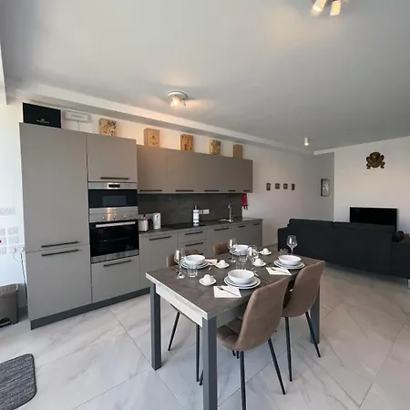 Bay Seafront Apartament