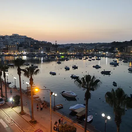 Bay Seafront Lejlighed