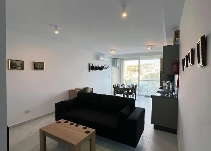 Bay Seafront Apartament *